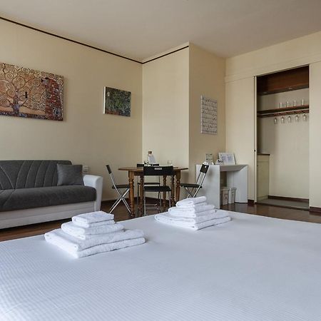 Italianway-Santo Stefano 5 Apartment Milan Bagian luar foto