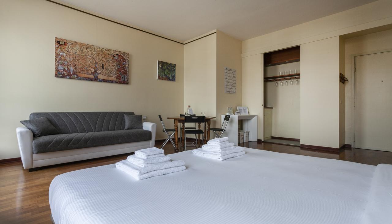 Italianway-Santo Stefano 5 Apartment Milan Bagian luar foto