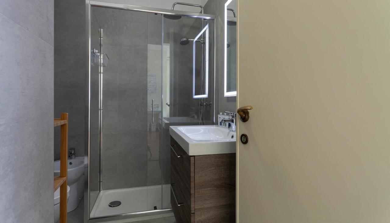 Italianway-Santo Stefano 5 Apartment Milan Bagian luar foto
