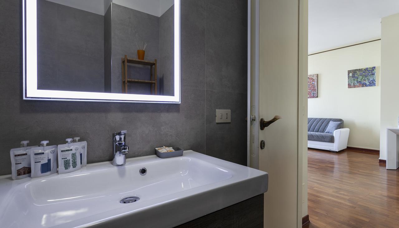 Italianway-Santo Stefano 5 Apartment Milan Bagian luar foto
