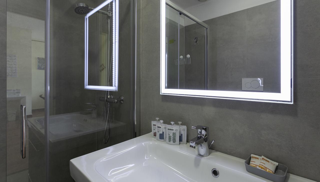 Italianway-Santo Stefano 5 Apartment Milan Bagian luar foto